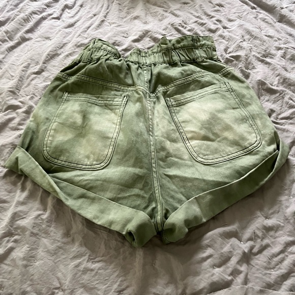 Cute high waisted shorts - Picture 2 of 3